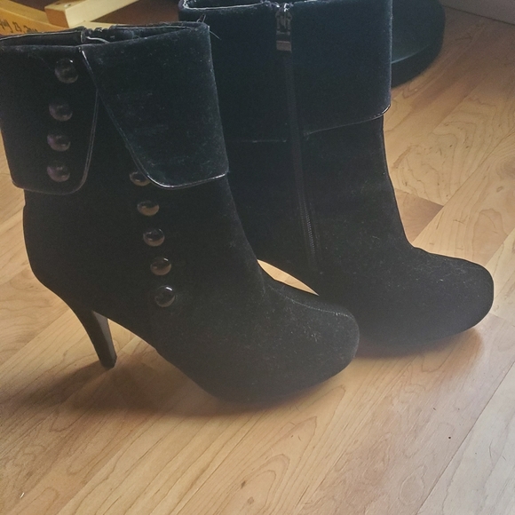Boots - Picture 1 of 2
